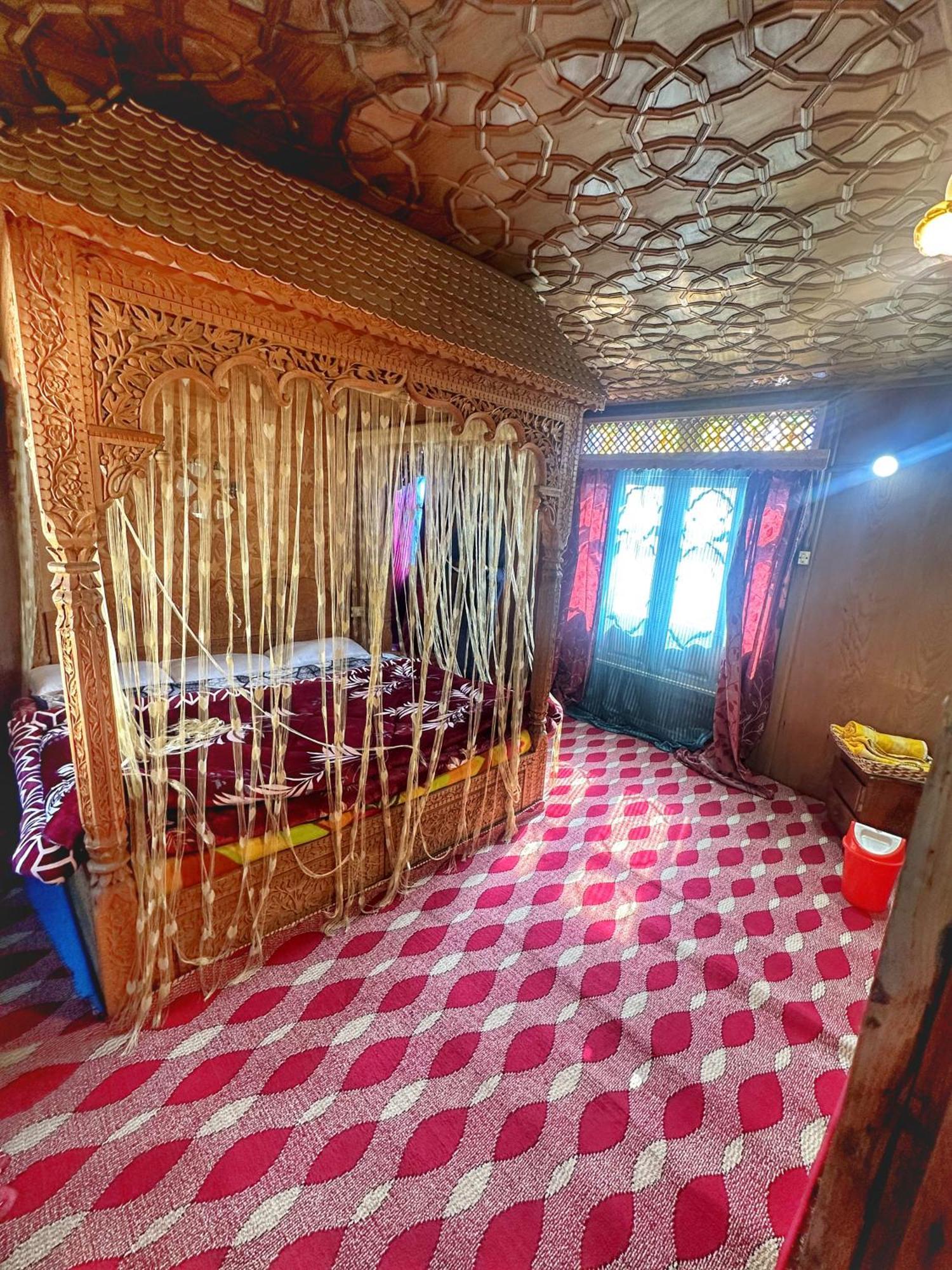 Lala Rukh Group Of Houseboats Hotel Srīnagar Exterior foto
